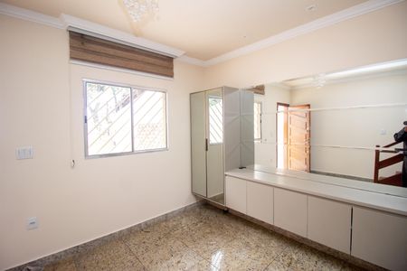 Sala de casa para alugar com 3 quartos, 150m² em Cabral, Contagem