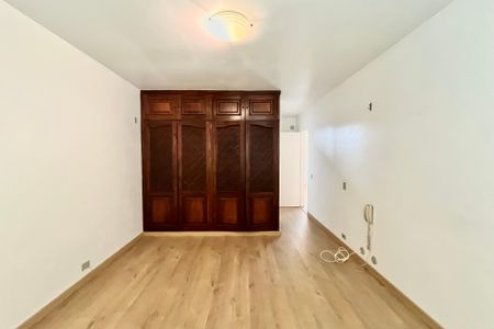 Apartamento à venda com 240m², 3 quartos e 2 vagasQUARTO 3