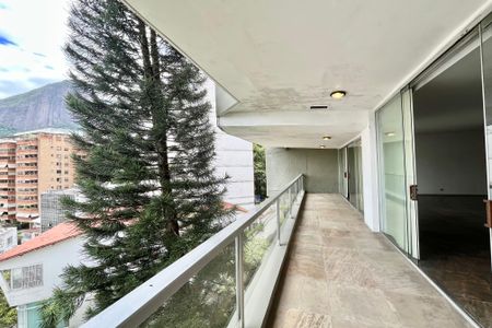 Apartamento à venda com 240m², 3 quartos e 2 vagasVARANDA