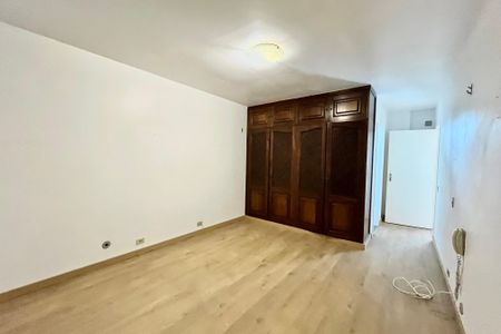 Apartamento à venda com 240m², 3 quartos e 2 vagasQUARTO 3