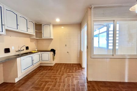 Apartamento à venda com 240m², 3 quartos e 2 vagasCOZINHA