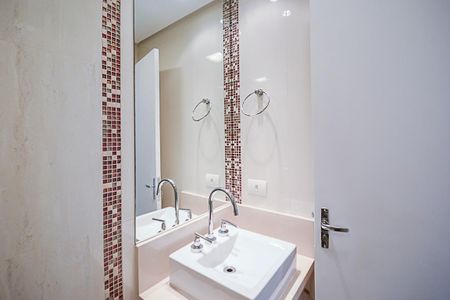 Apartamento para alugar com 130m², 3 quartos e 2 vagas Apartamento para alugar com 130m², 3 quartos e 2 vagasBanheiro da Suíte