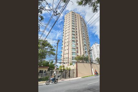 Apartamento para alugar com 130m², 3 quartos e 2 vagas Apartamento para alugar com 130m², 3 quartos e 2 vagasFachada e portaria