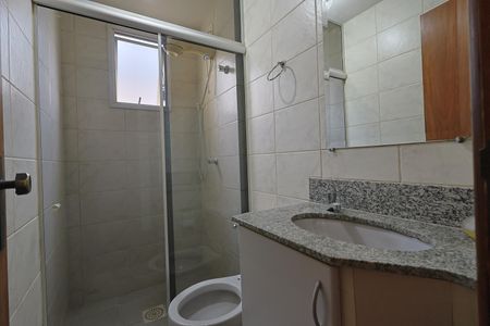 Banheiro de apartamento à venda com 3 quartos, 80m² em Sagrada Família, Belo Horizonte
