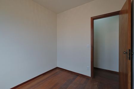 Quarto 1 de apartamento à venda com 3 quartos, 80m² em Sagrada Família, Belo Horizonte