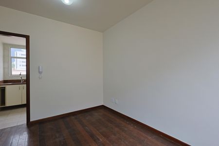 Sala de apartamento à venda com 3 quartos, 80m² em Sagrada Família, Belo Horizonte