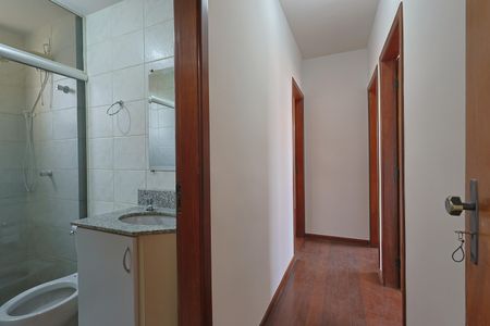 Corredor de apartamento à venda com 3 quartos, 80m² em Sagrada Família, Belo Horizonte