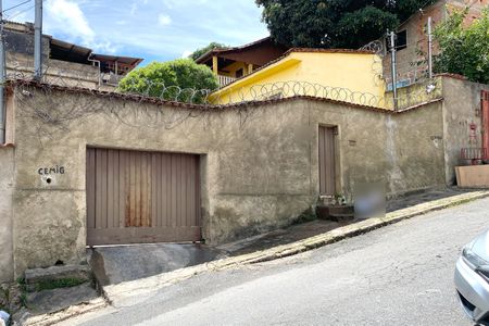 Casa à venda com 320m², 4 quartos e 4 vagasFachada