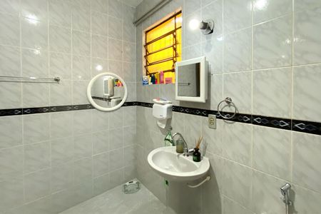 Casa à venda com 320m², 4 quartos e 4 vagasBanheiro