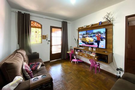 Sala de casa à venda com 3 quartos, 180m² em Paraíso, Belo Horizonte