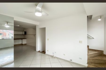 Casa de condomínio para alugar com 160m², 2 quartos e 3 vagasSala