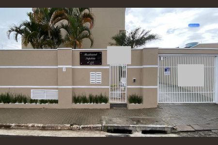 Casa de condomínio para alugar com 160m², 2 quartos e 3 vagasFachada + placa 