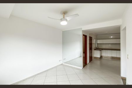 Sala de casa de condomínio para alugar com 2 quartos, 160m² em Vila Nova Savoia, São Paulo