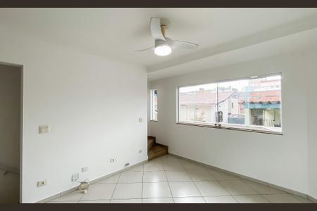 Casa de condomínio para alugar com 160m², 2 quartos e 3 vagasSala