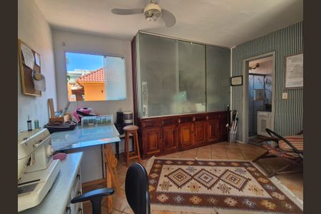 Casa à venda com 167m², 4 quartos e 2 vagasQuarto 