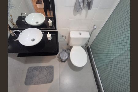 Casa à venda com 167m², 4 quartos e 2 vagasBanheiro social 