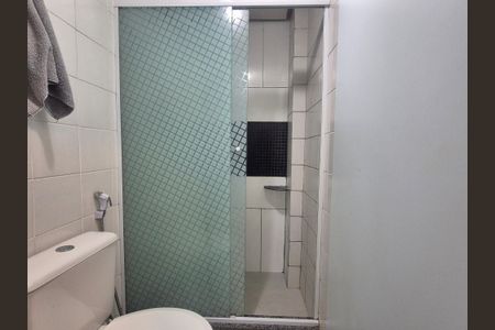 Casa à venda com 167m², 4 quartos e 2 vagasBanheiro social 