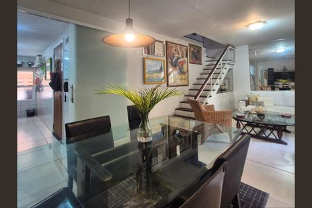 Casa à venda com 167m², 4 quartos e 2 vagasSala 