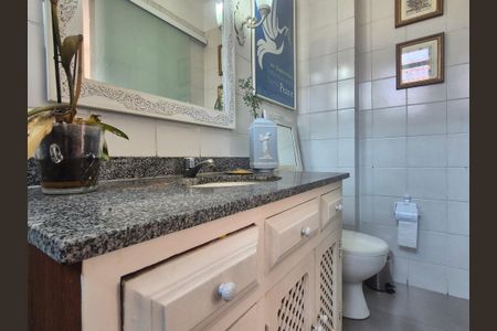 Casa à venda com 167m², 4 quartos e 2 vagasBanheiro quarto 