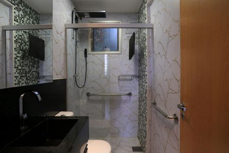 Apartamento à venda com 65m², 2 quartos e 1 vaga Apartamento à venda com 65m², 2 quartos e 1 vagaBanheiro da Suíte