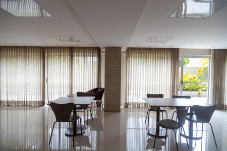 Apartamento à venda com 65m², 2 quartos e 1 vaga Apartamento à venda com 65m², 2 quartos e 1 vagaÁrea comum - Salão de festas