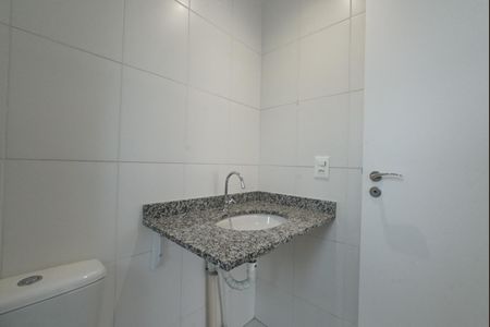 Banheiro de kitnet/studio à venda com 1 quarto, 36m² em Vila Firmiano Pinto, São Paulo