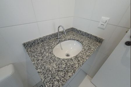 Banheiro de kitnet/studio à venda com 1 quarto, 36m² em Vila Firmiano Pinto, São Paulo