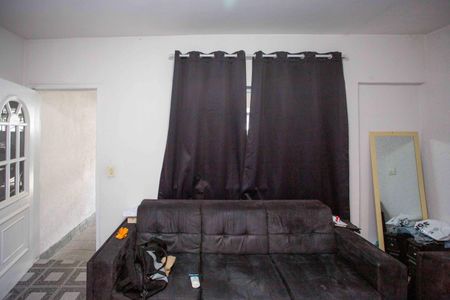 Casa à venda com 80m², 3 quartos e 2 vagasSala