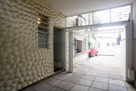 Casa à venda com 208m², 3 quartos e 4 vagasPátio + Garagem