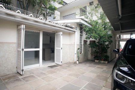 Casa à venda com 208m², 3 quartos e 4 vagasPátio + Garagem