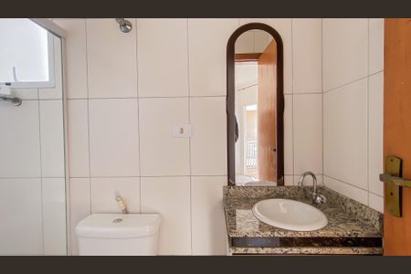 Casa de condomínio para alugar com 130m², 2 quartos e 3 vagas Casa de condomínio para alugar com 130m², 2 quartos e 3 vagasBanheiro da Suíte 1