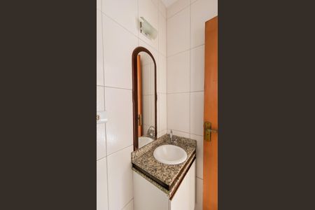 Casa de condomínio para alugar com 130m², 2 quartos e 3 vagas Casa de condomínio para alugar com 130m², 2 quartos e 3 vagasBanheiro da Suíte 1