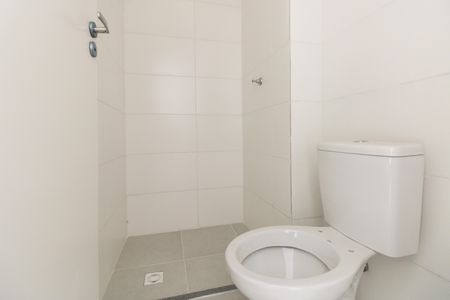 Banheiro  de kitnet/studio à venda com 1 quarto, 29m² em Vila Carrão, São Paulo