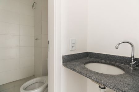 Banheiro  de kitnet/studio à venda com 1 quarto, 29m² em Vila Carrão, São Paulo