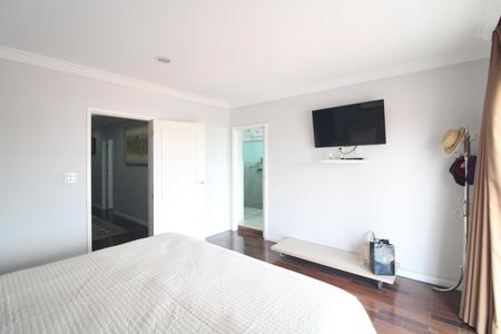 Casa à venda com 240m², 4 quartos e 3 vagasSuíte 1