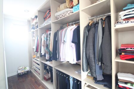 Casa à venda com 240m², 4 quartos e 3 vagasCloset da suíte 1