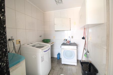 Casa à venda com 240m², 4 quartos e 3 vagasLavanderia