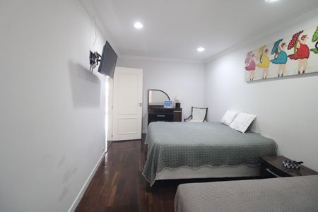 Casa à venda com 240m², 4 quartos e 3 vagasSuíte 2