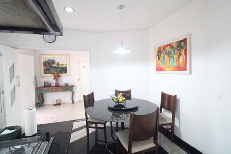 Casa à venda com 240m², 4 quartos e 3 vagasCozinha