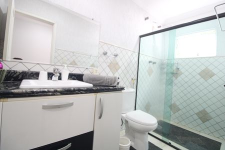 Casa à venda com 240m², 4 quartos e 3 vagasBanheiro da suíte 2