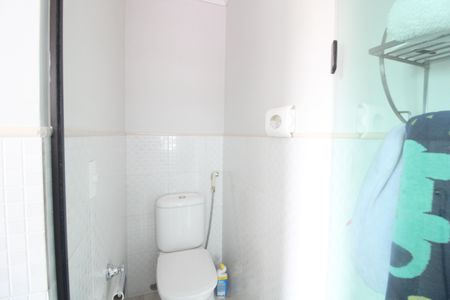 Casa à venda com 240m², 4 quartos e 3 vagasBanheiro da suíte 1