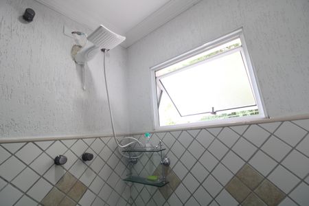 Casa à venda com 240m², 4 quartos e 3 vagasBanheiro da suíte 2