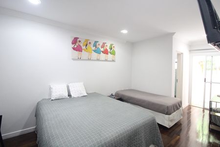 Casa à venda com 240m², 4 quartos e 3 vagasSuíte 2