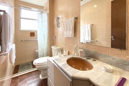 Apartamento para alugar com 180m², 3 quartos e 2 vagasBanheiro da Suíte 2