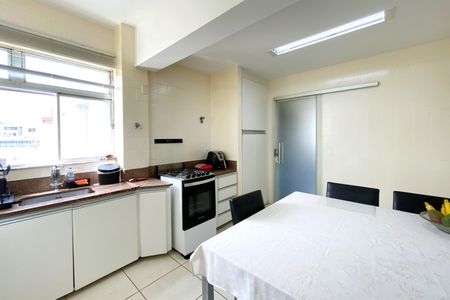 Apartamento para alugar com 180m², 3 quartos e 2 vagasCozinha