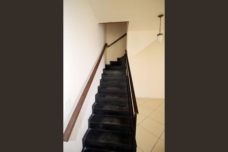 Casa à venda com 386m², 4 quartos e 2 vagasSala - Escada