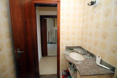 Casa à venda com 386m², 4 quartos e 2 vagasBanheiro 1º piso