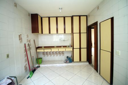 Casa à venda com 386m², 4 quartos e 2 vagasCozinha