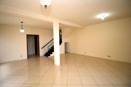 Sala de casa à venda com 4 quartos, 386m² em Vaz Lobo, Rio de Janeiro