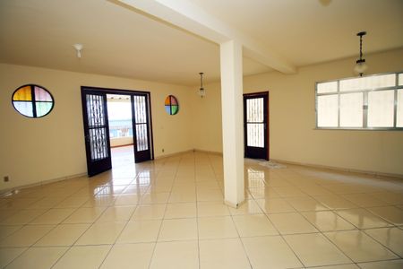 Casa à venda com 386m², 4 quartos e 2 vagasSala